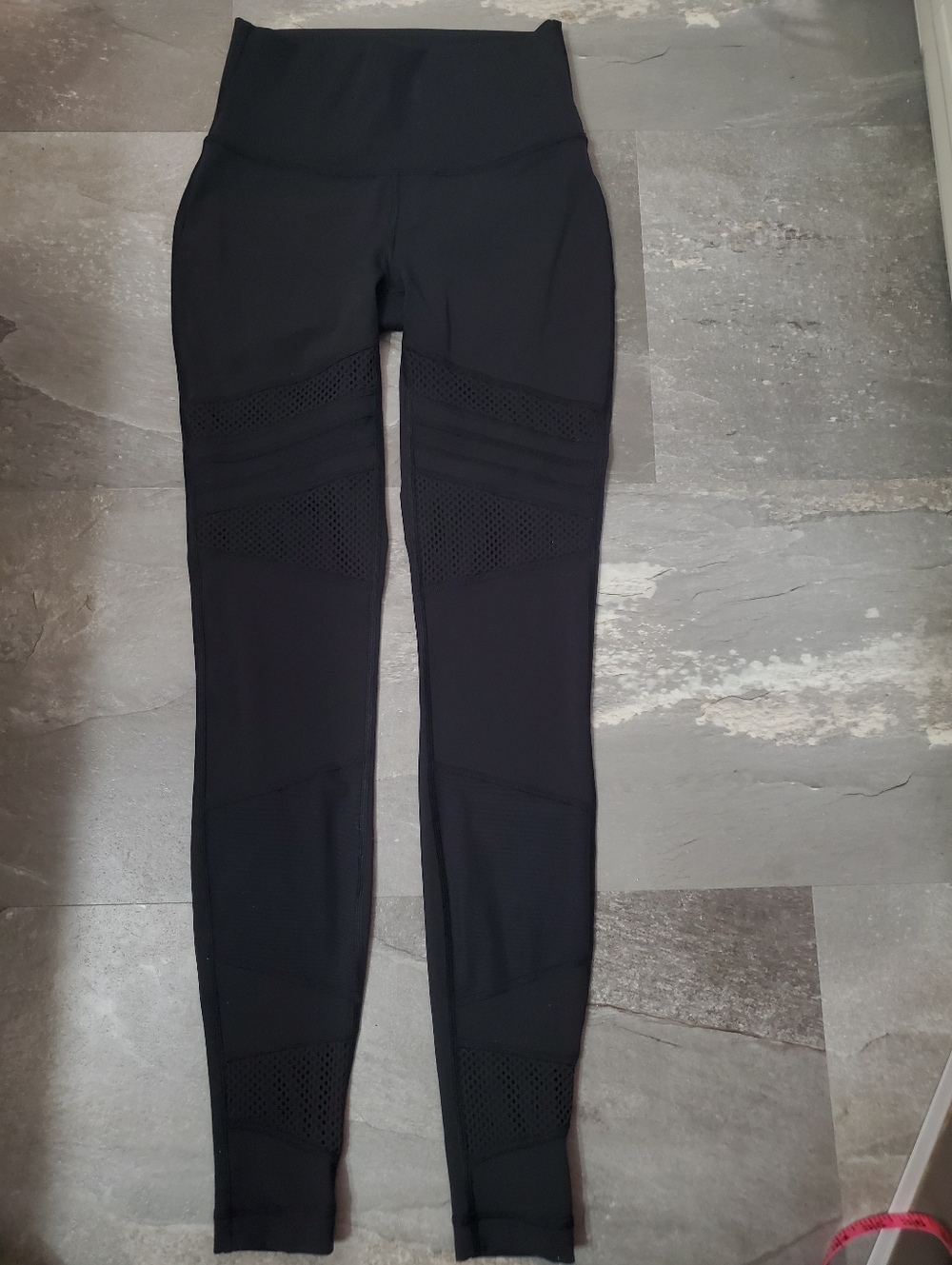 Lululemon Wunder Under High-Rise Tight *Mix & Mesh. 28" Inseam. Black. Size 4. - Picture 4 of 10
